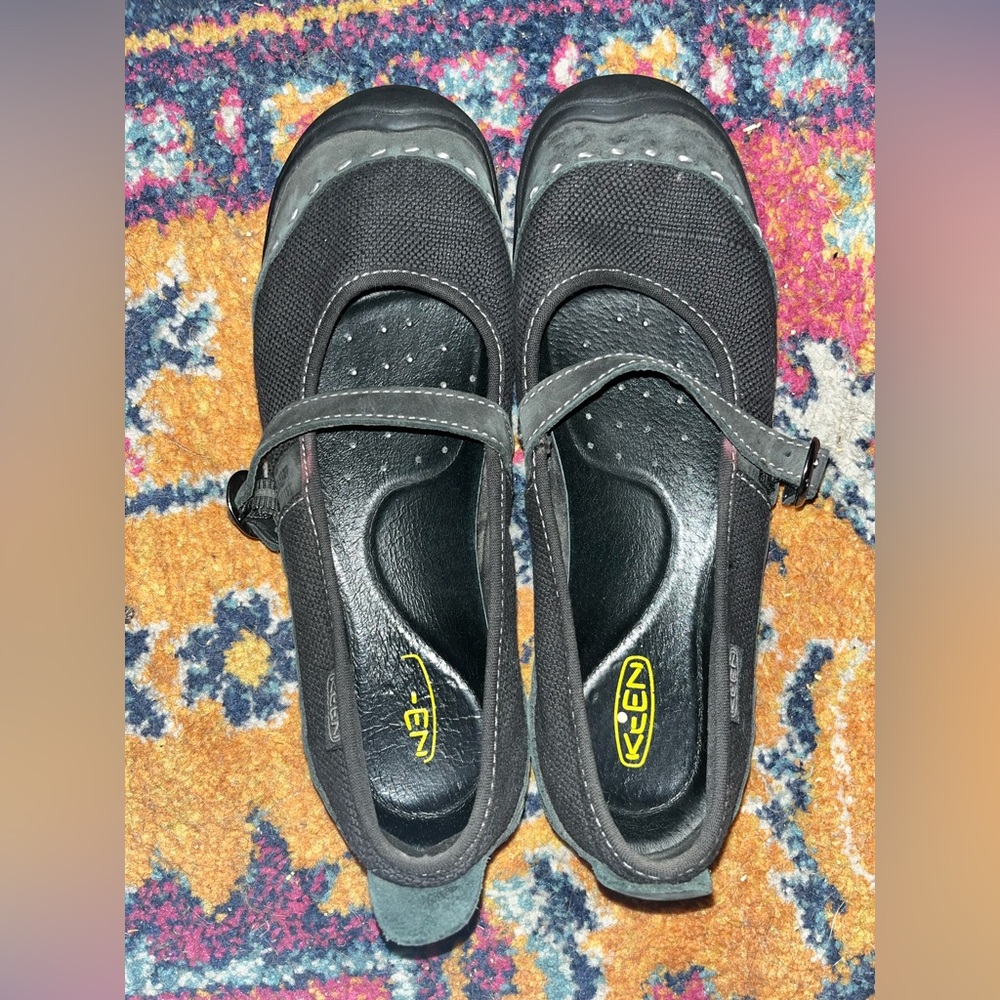Black and gray canvas/leather Keen Mary Jane shoes, size 8